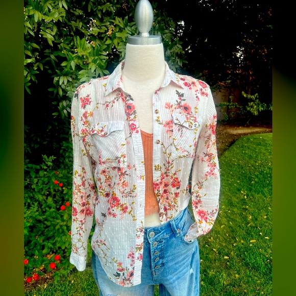 Eden & Olivia White Floral Blouse - Picture 1 of 8